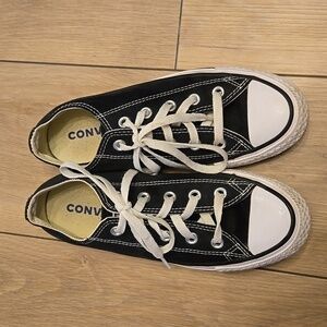 CONVERSE CTAS LOW TOP SNEAKERS WOMEN'S 6 MEN'S 4